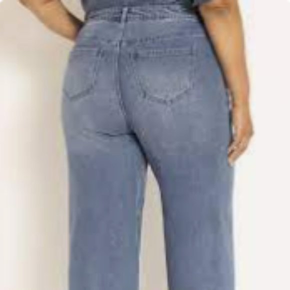 NWT Eloquii Pintuck Detail Flare Leg Jean - Picture 2 of 3